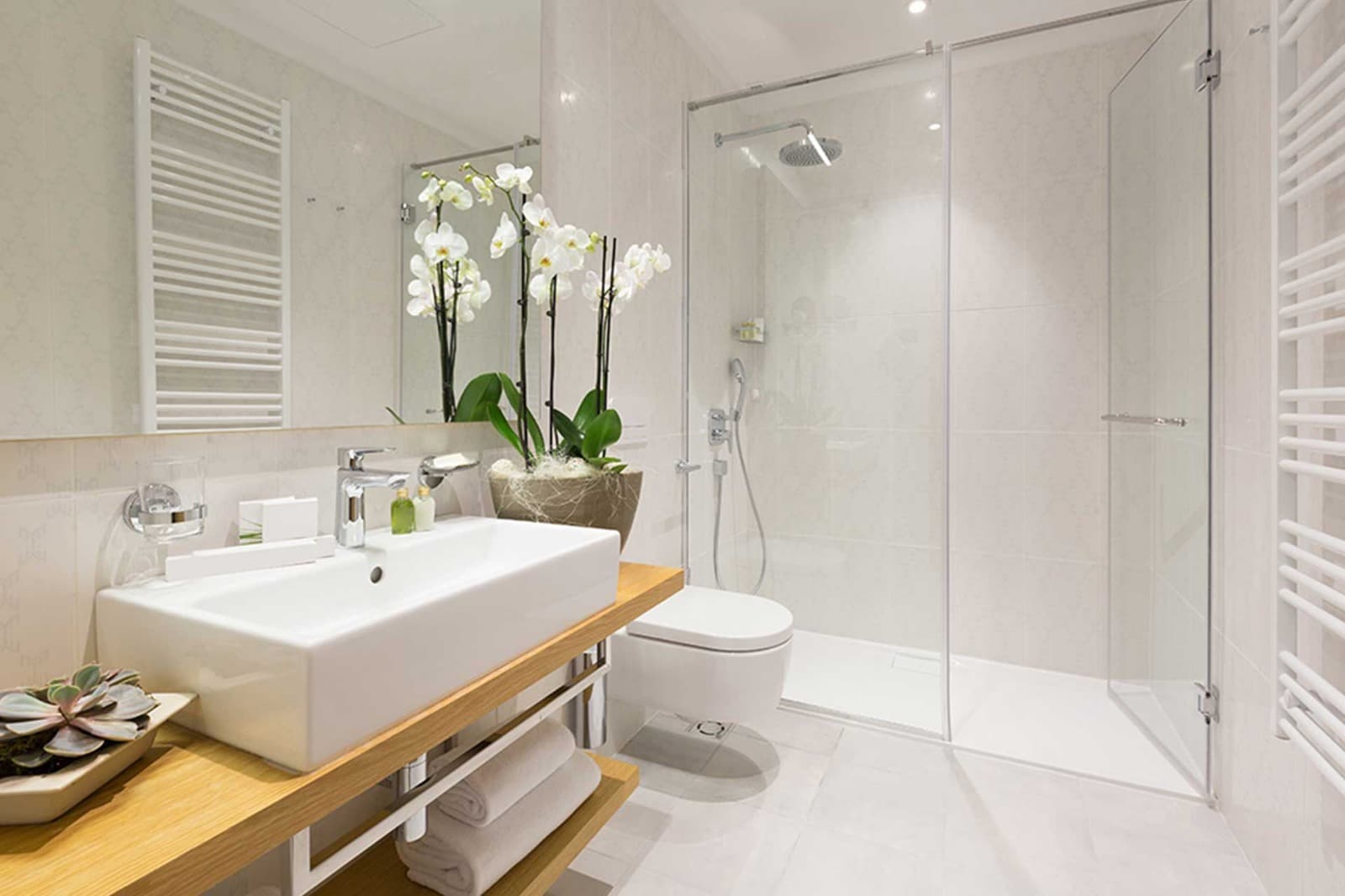 Elegant Showers to Enhance Your Bathroom Aesthetic