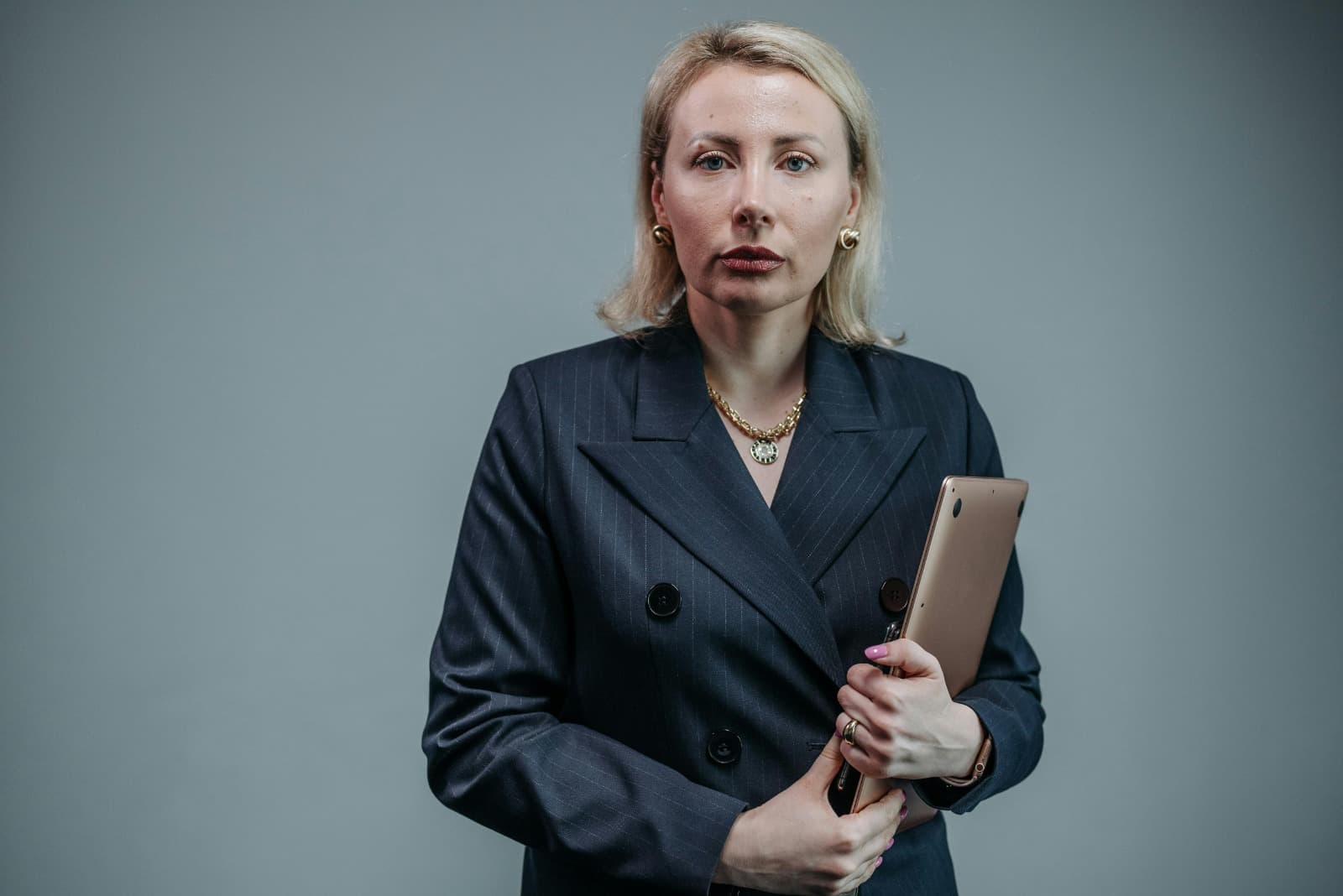 BESPOKE WOMEN’S SUITS: PERFECT FIT, PERFECT CONFIDENCE