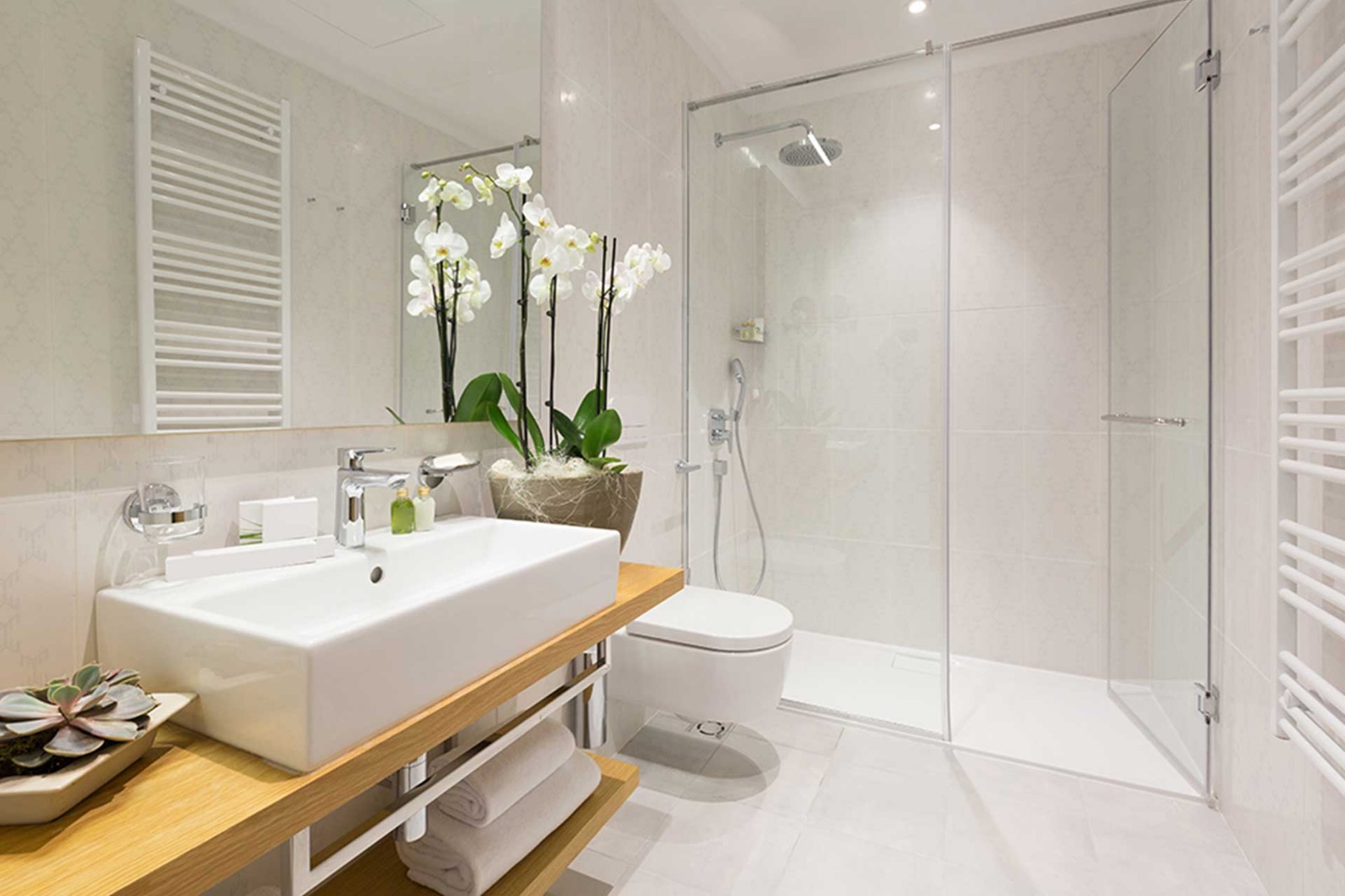 Elegant Showers to Enhance Your Bathroom Aesthetic