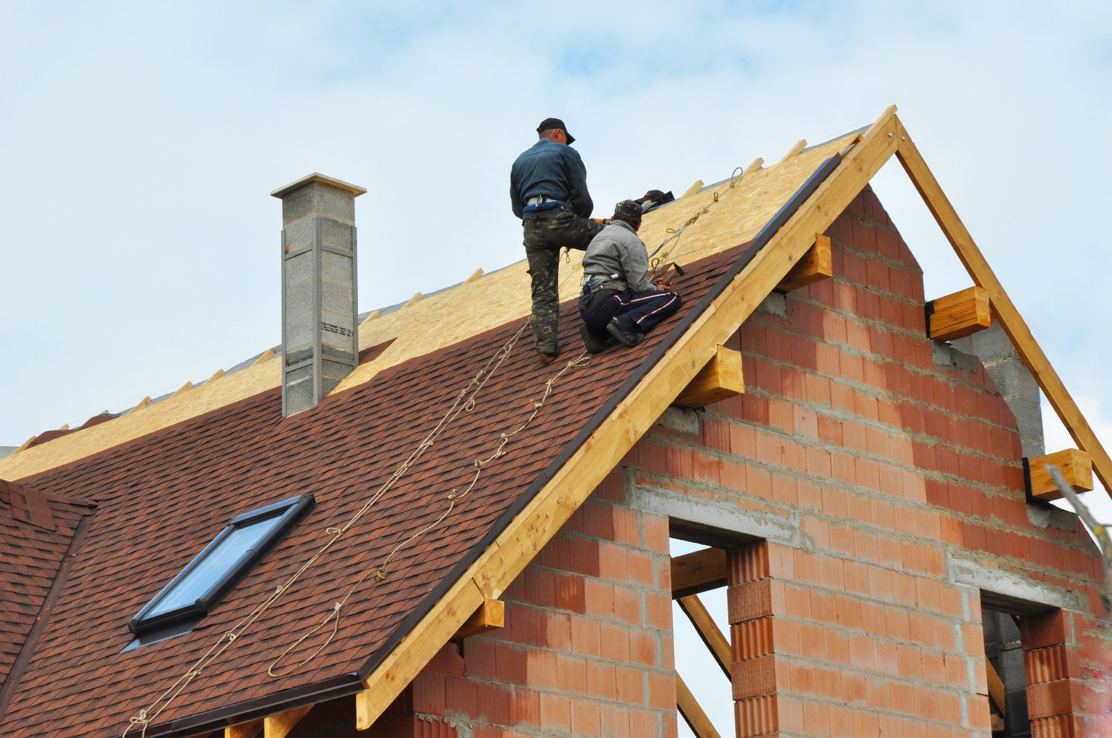 Peak Exteriors: The Top Choice for Roofing Contractors in Covington, LA
