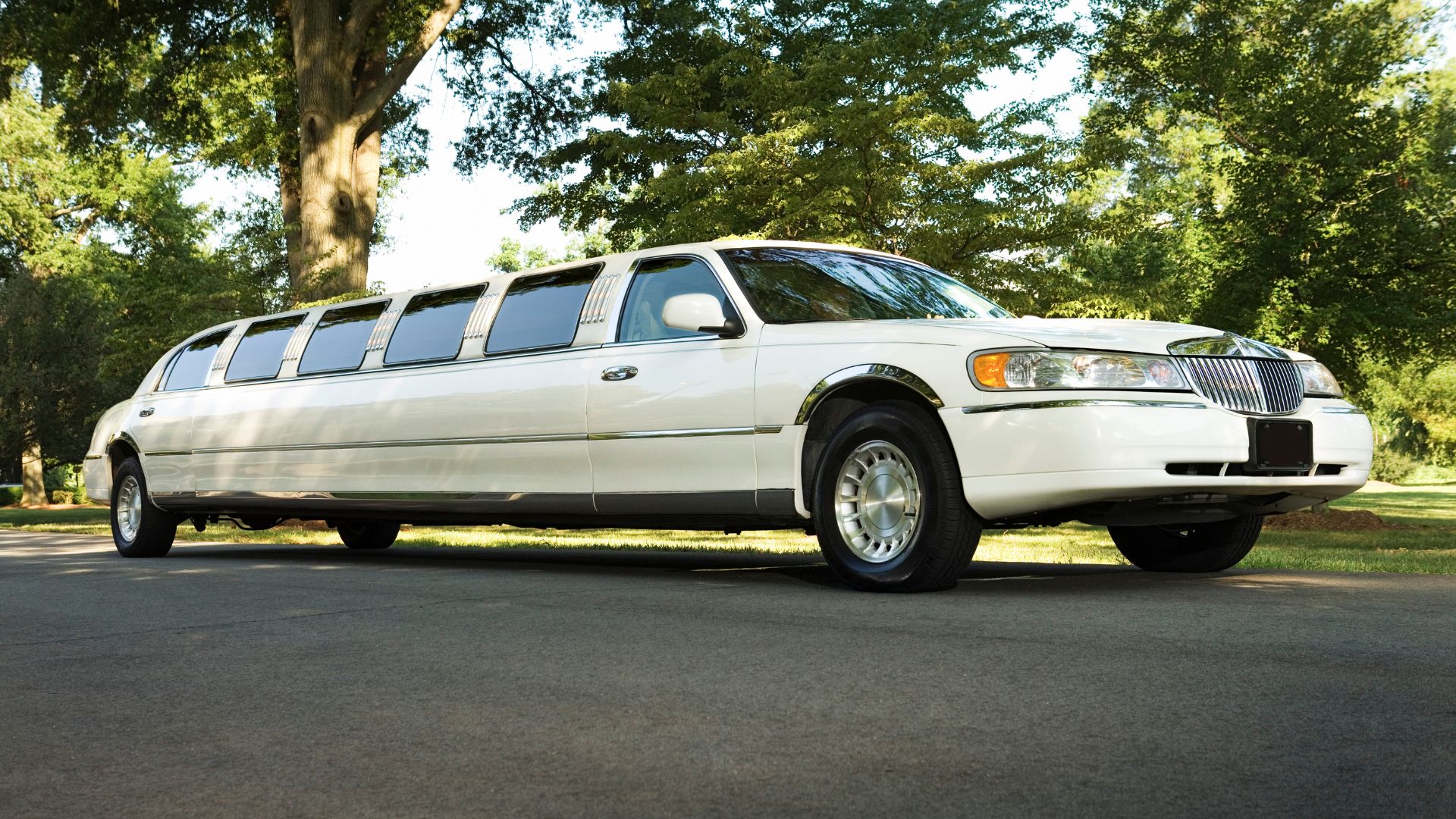 7 Exclusive Vancouver Limo Service to Airport Options for VIPs